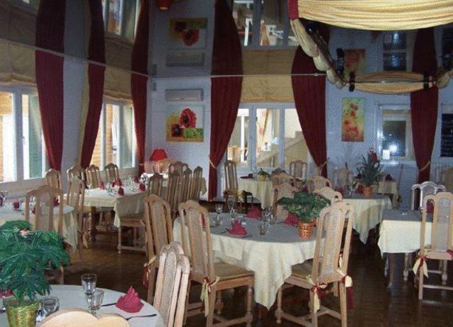 Hotel Le Richevaux Neufchateau Ngoại thất bức ảnh